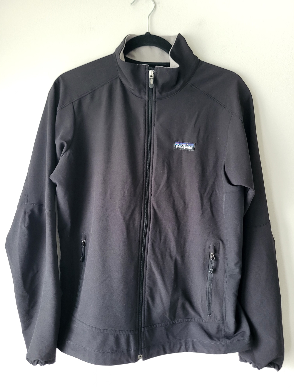 Patagonia Women's Gorpcore Outdoor Activewear Black Softshell Jacket  Full Zip